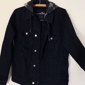 Hollister NWOT Men’s Distressed Denim Jacket